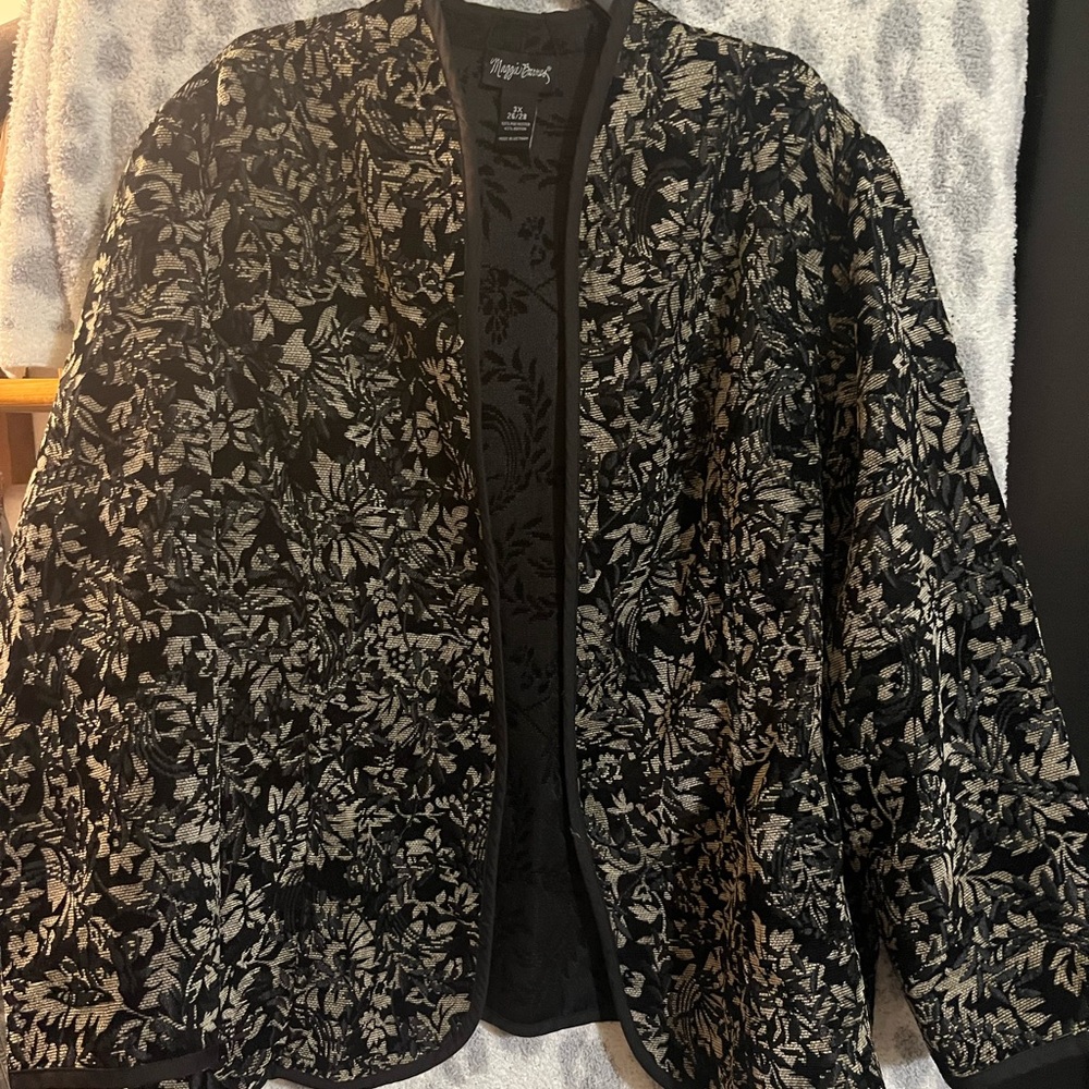Maggie Barnes Black and Cream Floral Blazer